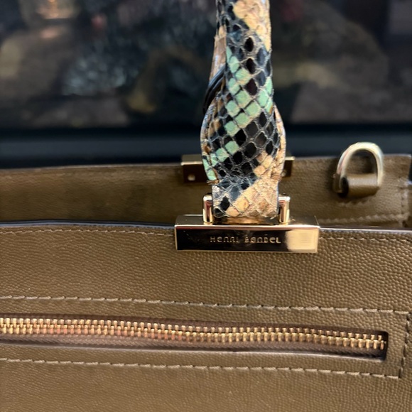 Henri Bendel RARE Large Gotham Snake Tote in Olive Brown - Picture 7 of 10